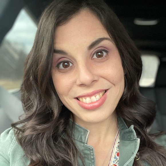 Meet your Posher, Rena - Picture 2 of 2